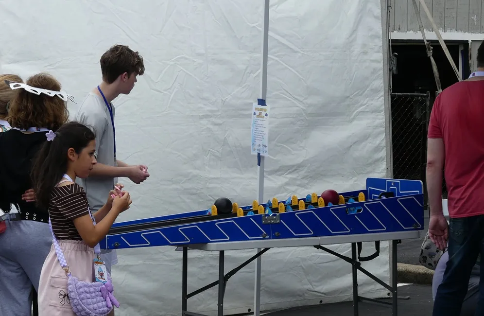 Game Gallery of kids playing flap attack
